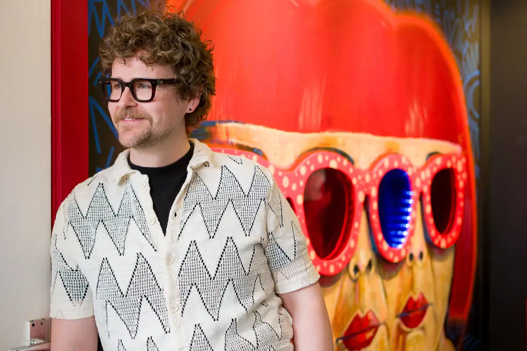 Scott from Doctor Oculus in front of the Yayoi Kusama mural