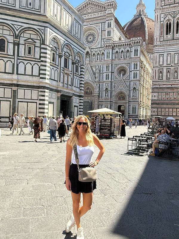 Travel agent in Florence in front of duomo and cathedral