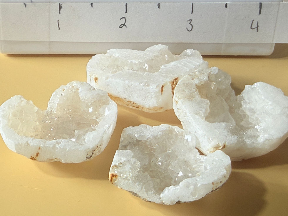 Thumbnail: Heart shaped Quartz Geode