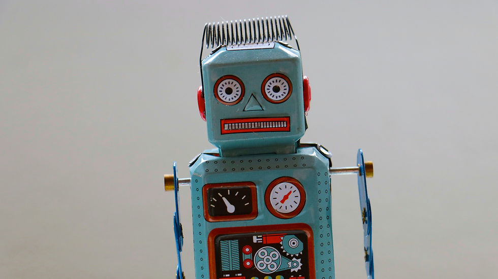 Vintage-Blechroboter mit detaillierten Anzeigen und bunten Bedienelementen – symbolisiert Künstliche Intelligenz im Marketing.
