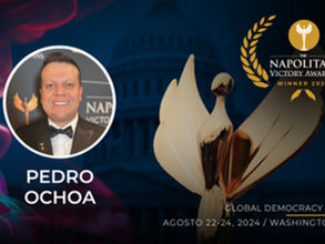 Pedro Ochoa es galardonado con el Napolitan Victory Award por la campaña “Hablan los Candidatos”