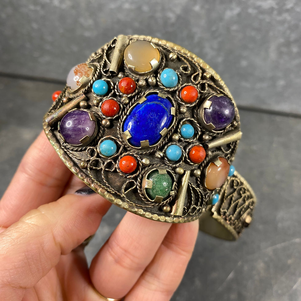 Thumbnail: Bracelet manchette tribal Kuchi-Waziri, argent bas-titre et cabochons