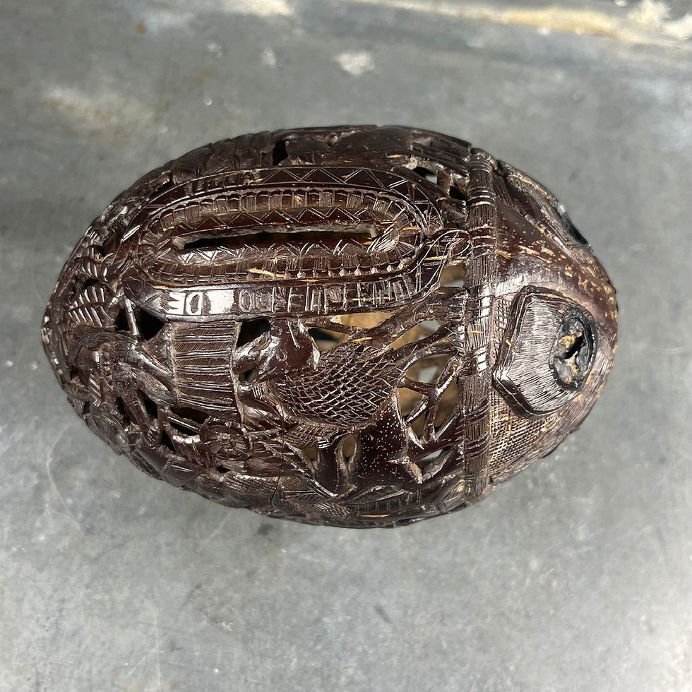 Thumbnail: Carved coconut piggy bank – “Un recuerdo de Ucua” folk art