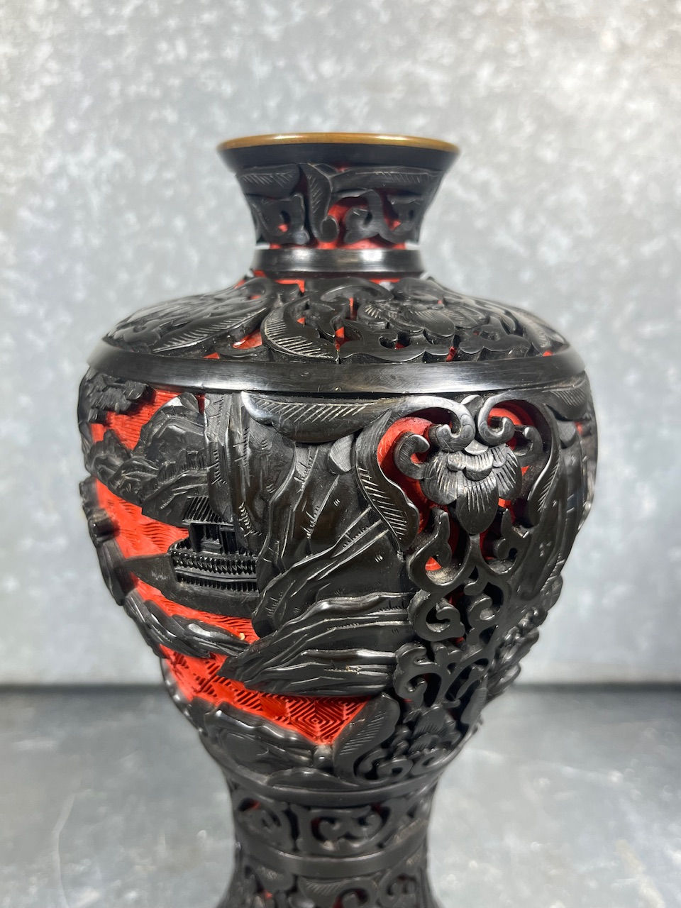 Thumbnail: Paire vases chinois cinabre noir rouge. Milieu XXe. Chine