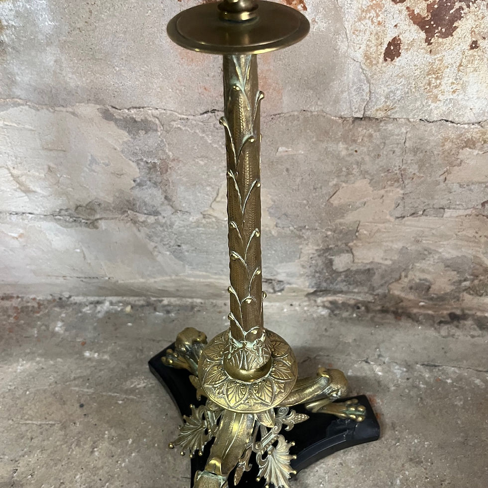 Miniature : Candélabre monté en Lampe. Bronze doré et marbre. Pattes et têtes de lion XIXéme