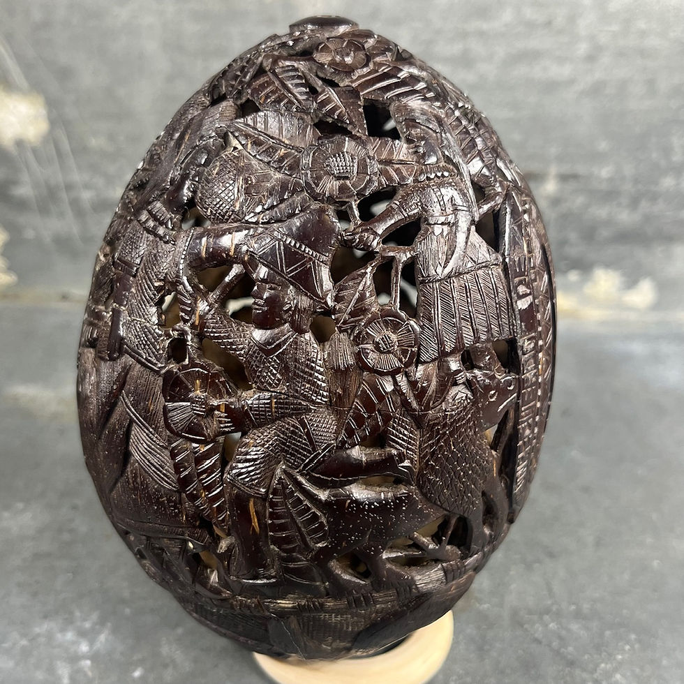 Thumbnail: Carved coconut piggy bank – “Un recuerdo de Ucua” folk art
