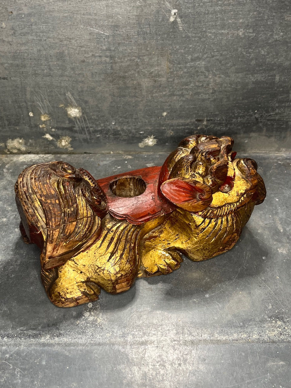 Miniature : Élément architectural chinois en bois sculpté, chien Fu carlin ou pékinois. XIXe