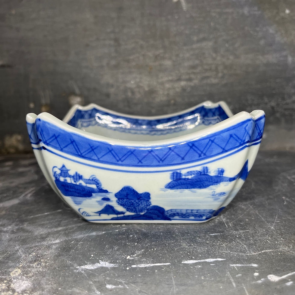 Miniature : Bol ou plat en porcelaine. Exportation Chine Début  XXème