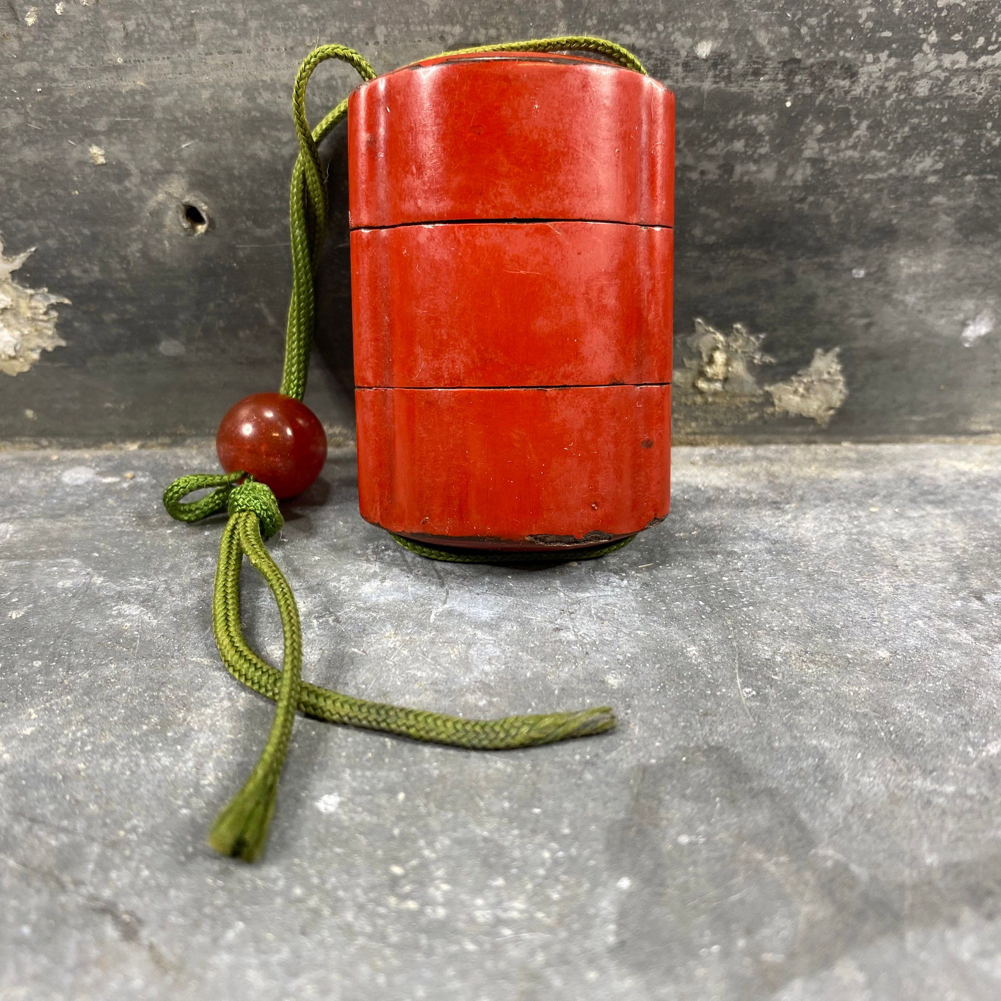 Inro à 3 cases en laque rouge, Japon 1900 - pilulier japonais ancien