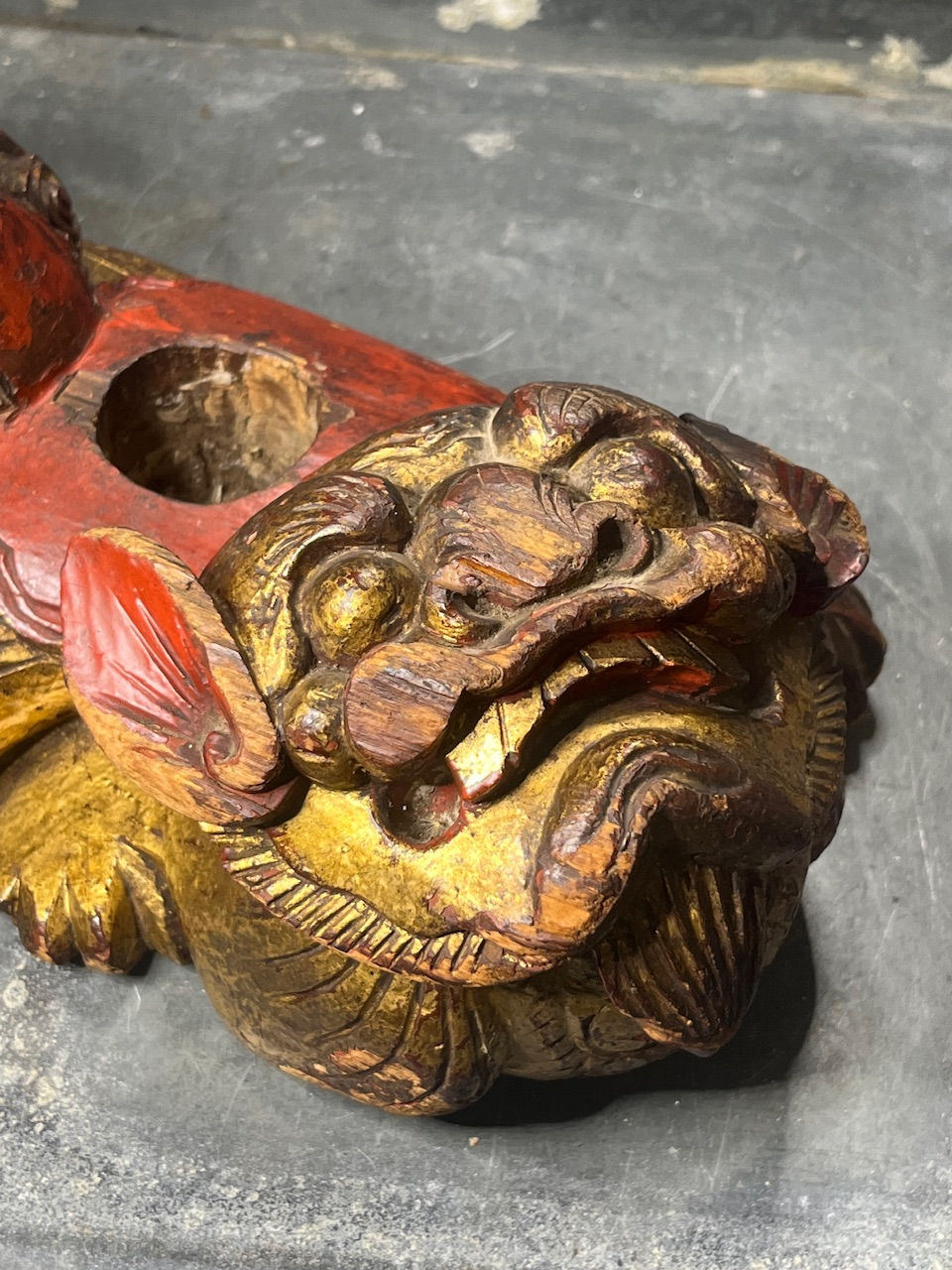 Thumbnail: Élément architectural chinois en bois sculpté, chien Fu carlin ou pékinois. XIXe