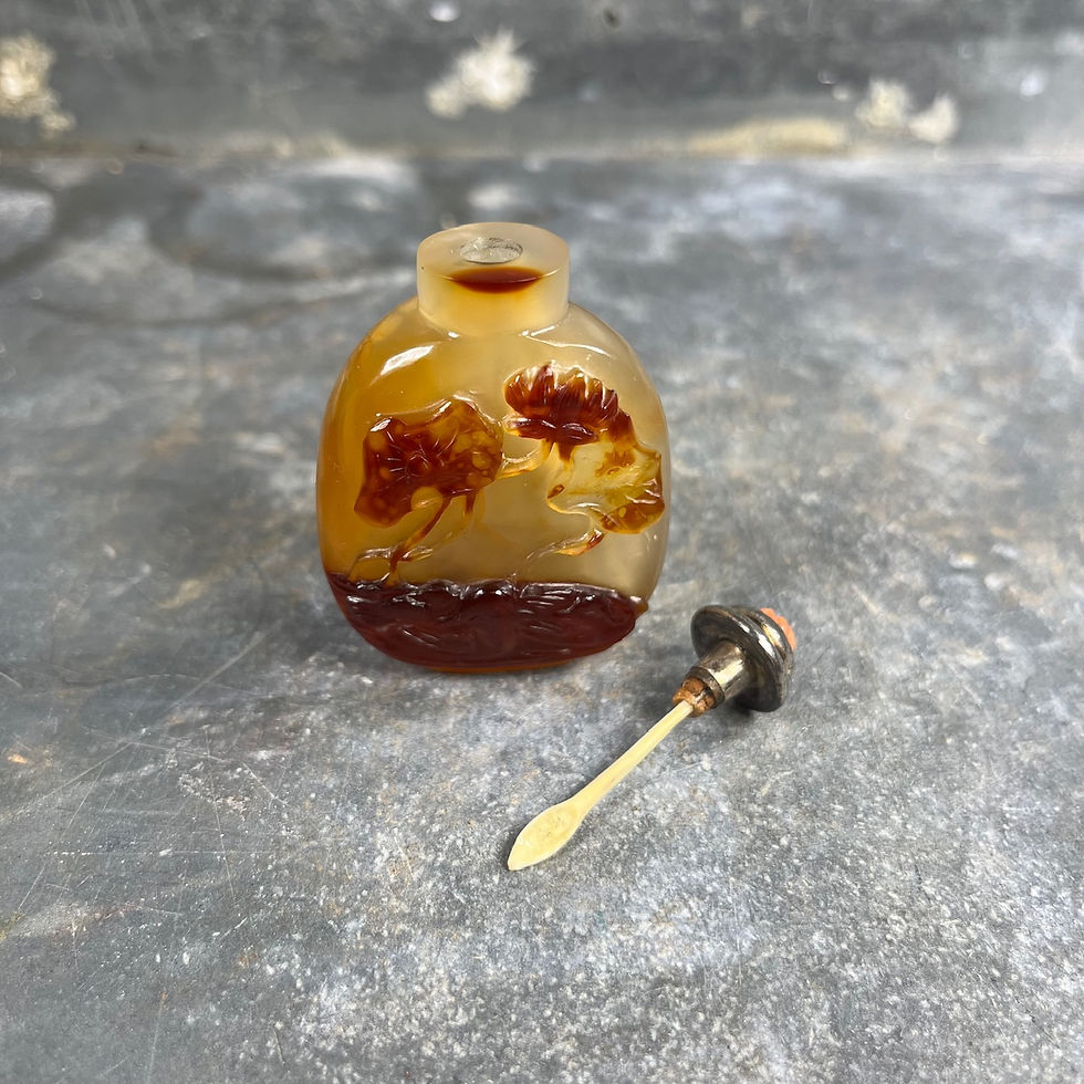 Thumbnail: 19th century Chinese snuffbox in cornelian agate - Carved