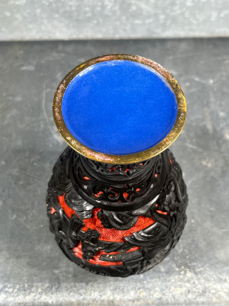 Thumbnail: Paire vases chinois cinabre noir rouge. Milieu XXe. Chine