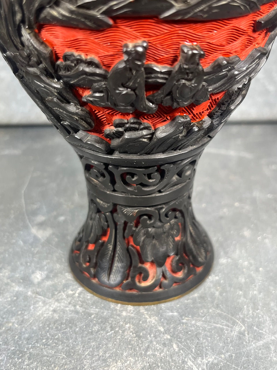 Thumbnail: Paire vases chinois cinabre noir rouge. Milieu XXe. Chine