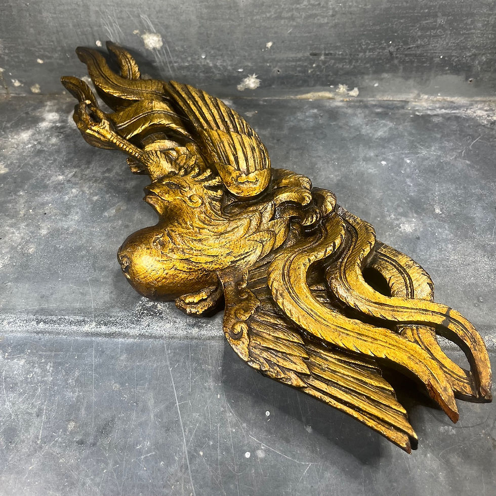 Miniature : Panneau chinois sculpté en bois doré – Phénix impérial Fenghuang – Fin XVIIIe