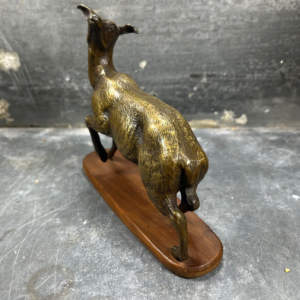 Miniature : Bronze animalier – Biche sur socle bois – Cachette secrète dissimulée