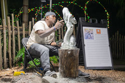1 - EnnYe-Gallery_Brighton-Tendayi-Carving_2025-12_Palm-Beach-Zoo.jpg
