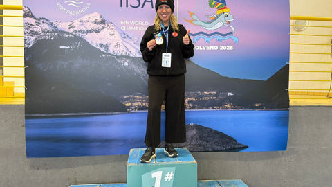 Deniz Kayadelen'den Buz Dünya Yüzme Şampiyonası'nda 1 Altın 2 Bronz Madalya