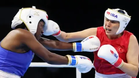 Milli Boksör Elif Güneri, Dünya Şampiyonluğu İçin Ringde!