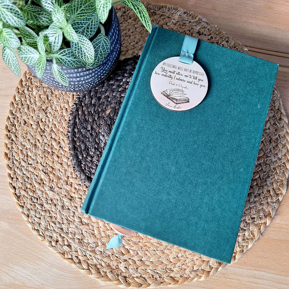 Miniature : Marque page Bois et ruban vert avec Citation Jane Austen Pride and prejudice (VO) Darcy utilisé dans un livre
