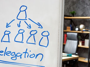 Delegar não é largar. É estruturar.