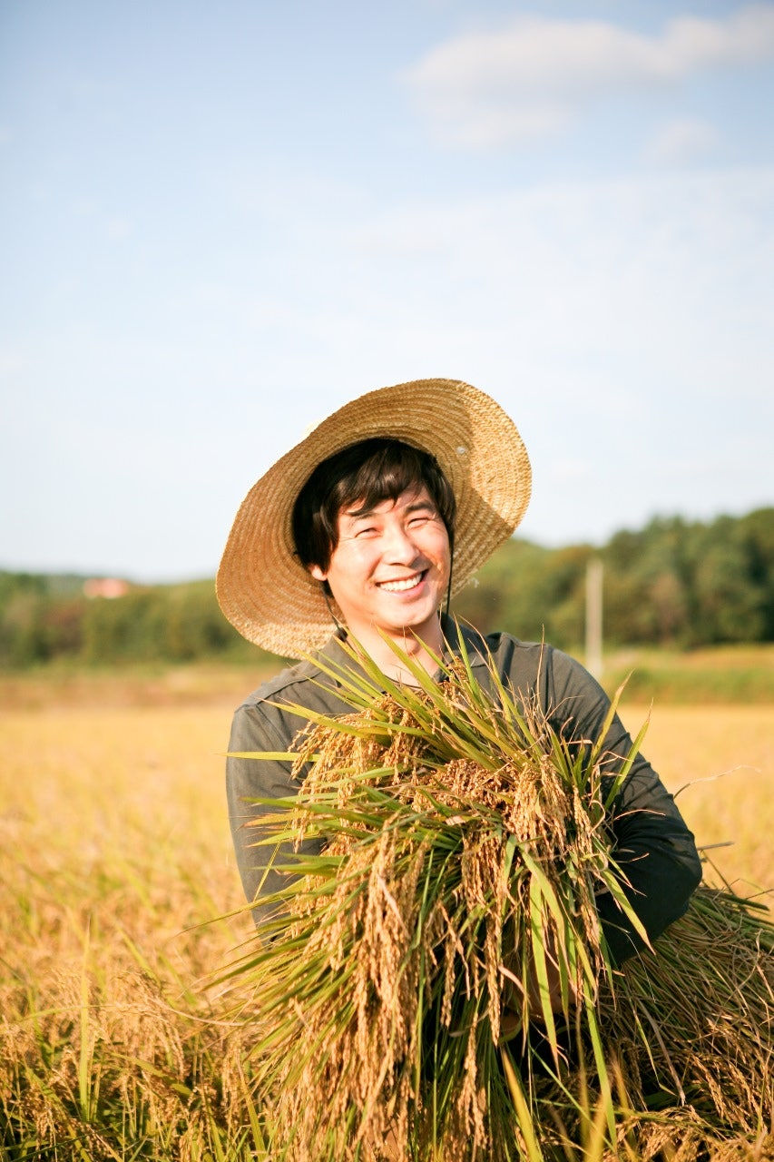 3대째 진심을 담아 농사를 지어 경기미, 고시히까리, 아끼바리, 새청무 등 다양한 밥의 풍미를 맛볼 수 있는 갓도정한 맛있는 쌀 그린올린