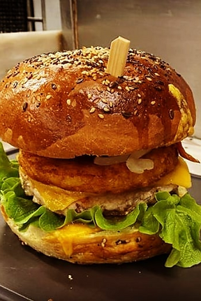 Chicken Rider Burger - un burger avec pains maison et produits de qualités locaux parmi une large gamme
