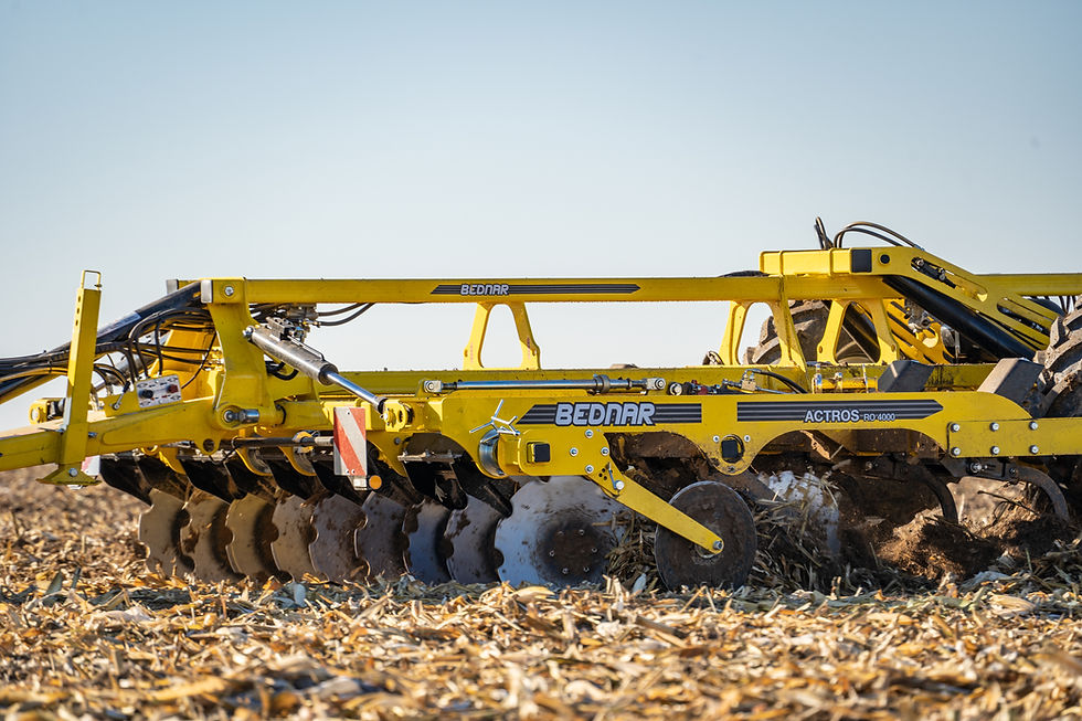 ACTROS RO 4000 працює в полі