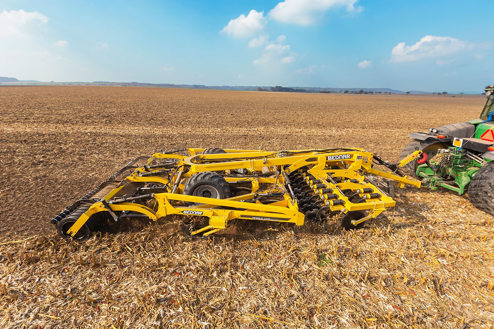 BEDNAR_TERRALAND_DO_4000 працює в полі