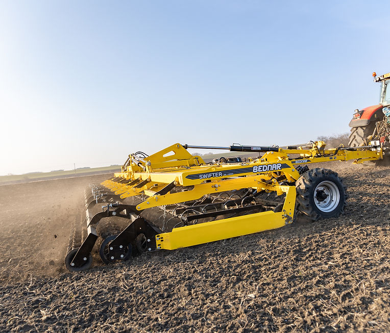 BEDNAR_SWIFTER_SE_10000 13 працює в полі