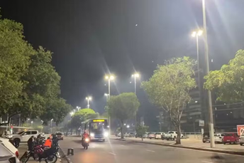 Fumaça volta a encobrir Manaus durante noite desta quinta-feira e qualidade do ar chega ao pior nível