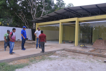 Bi Garcia dá ordem de serviço para construção de três escolas, campo iluminado e um sistema de abastecimento de água na zona rural