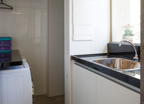 área de serviço funcional, estilo contemporâneo, estilo minimalista, decoração aconchegante, decoração elegante, armário planejado, light design, luz natural, design biofílico, projeto de reforma, projeto de design de interiores em Belo Horizonte - MG, arquitetura de interiores, neuroarquitetura, psicoarquitetura, design saudável, Designare Ambientes, Ana Marinho designer