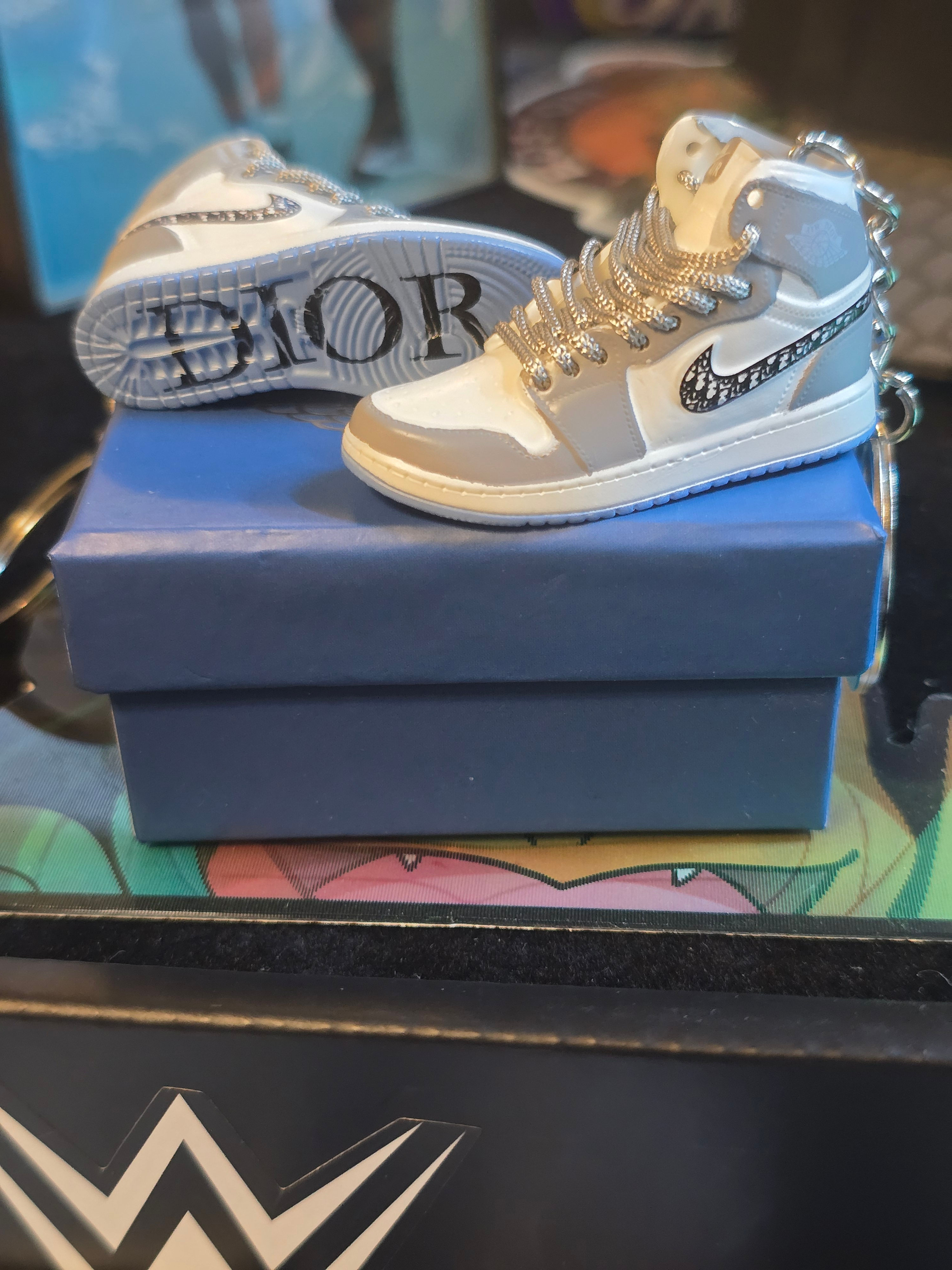 Mini sneaker keychain 