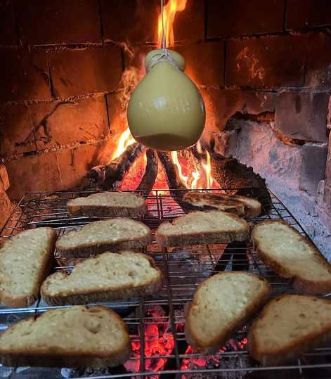 Caciocavallo impiccato nel cammino di casa