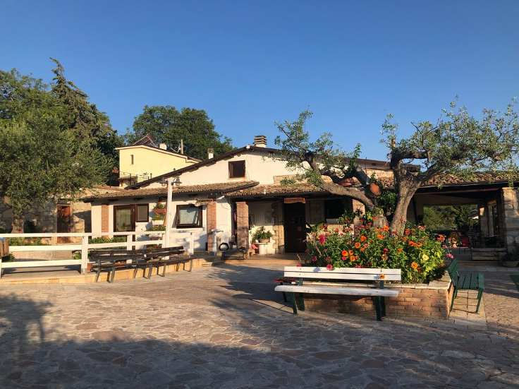 L'ingresso dell'agriturismo Fonte fredda di Tavenna