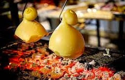Il tipico formaggio del Molise chiamato "Caciocavallo Impiccato"