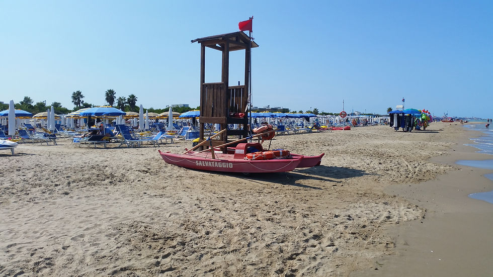 STAZIONE DI SALVATAGGIO BAGNINI CON SPIAGGIA E STABILIMENTO