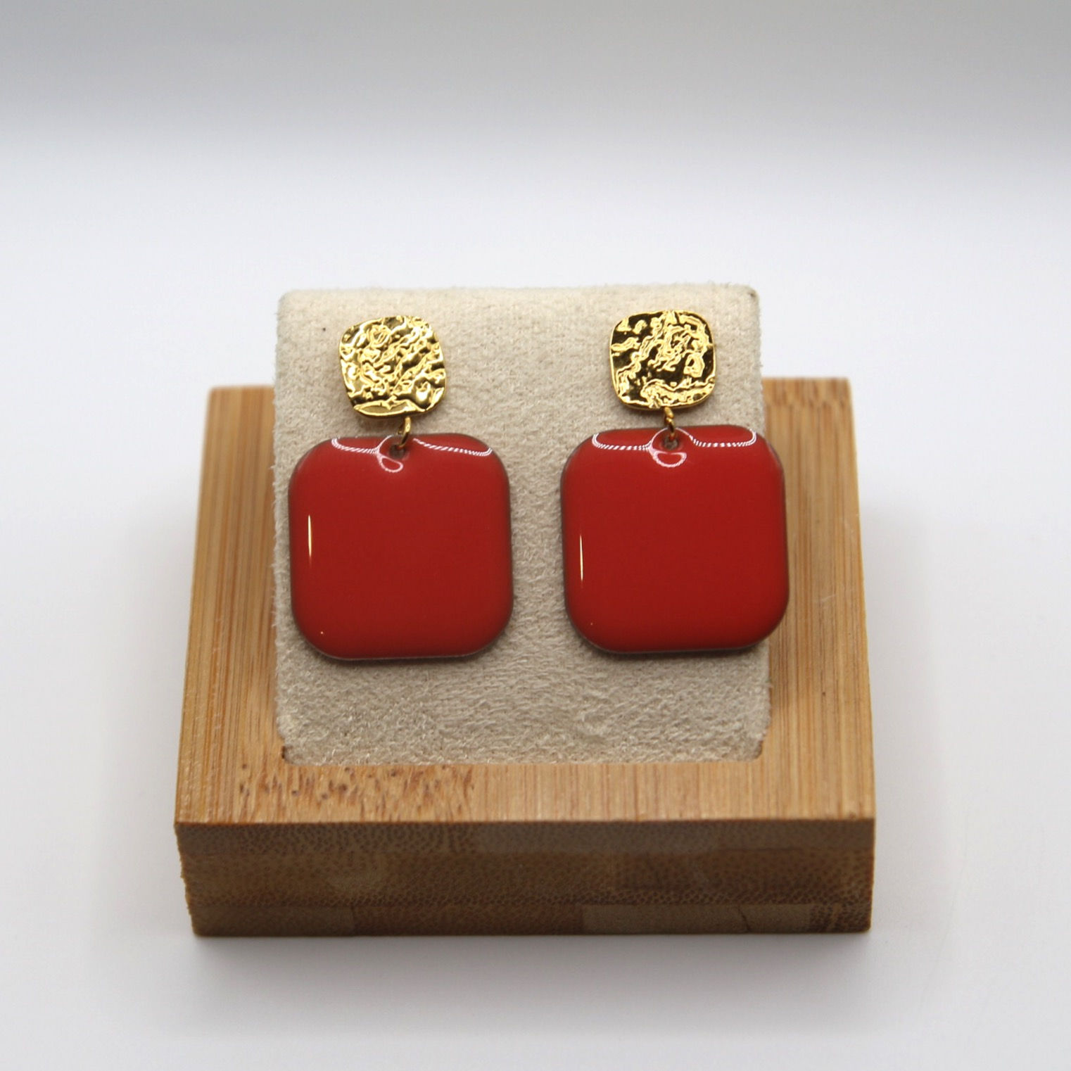 Boucles d'oreilles Louise corail et dorées