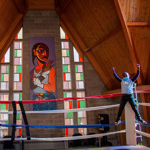 Avion on ropes.jpg