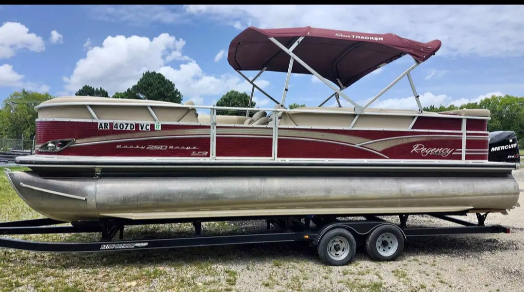 2013 Regency Tritoon 25'