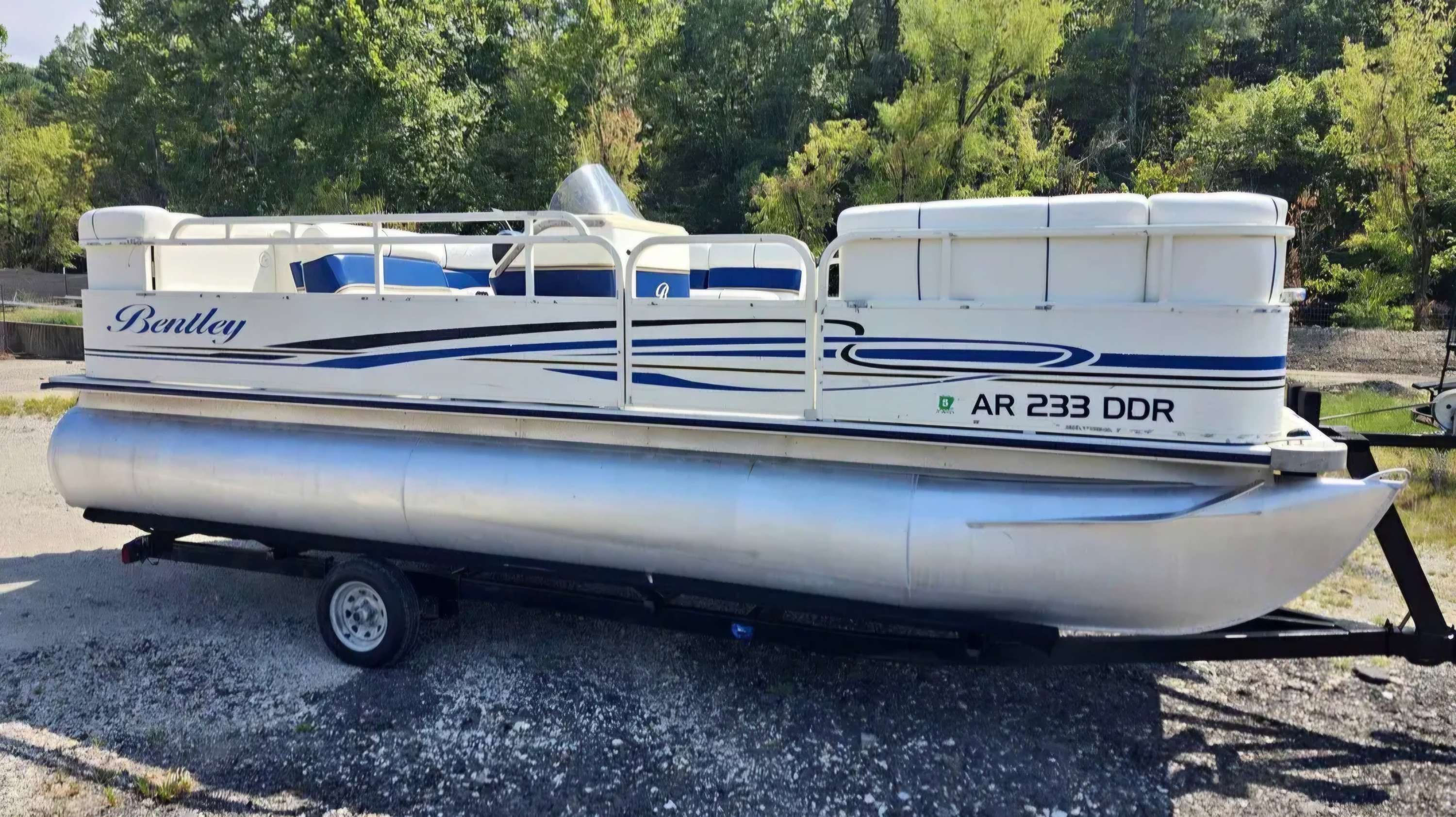 2005 Bentley Pontoon 20'