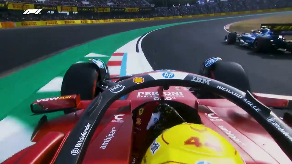 Hamilton y el Español en la primera curva del cirucito. Créditos: Fórmula 1