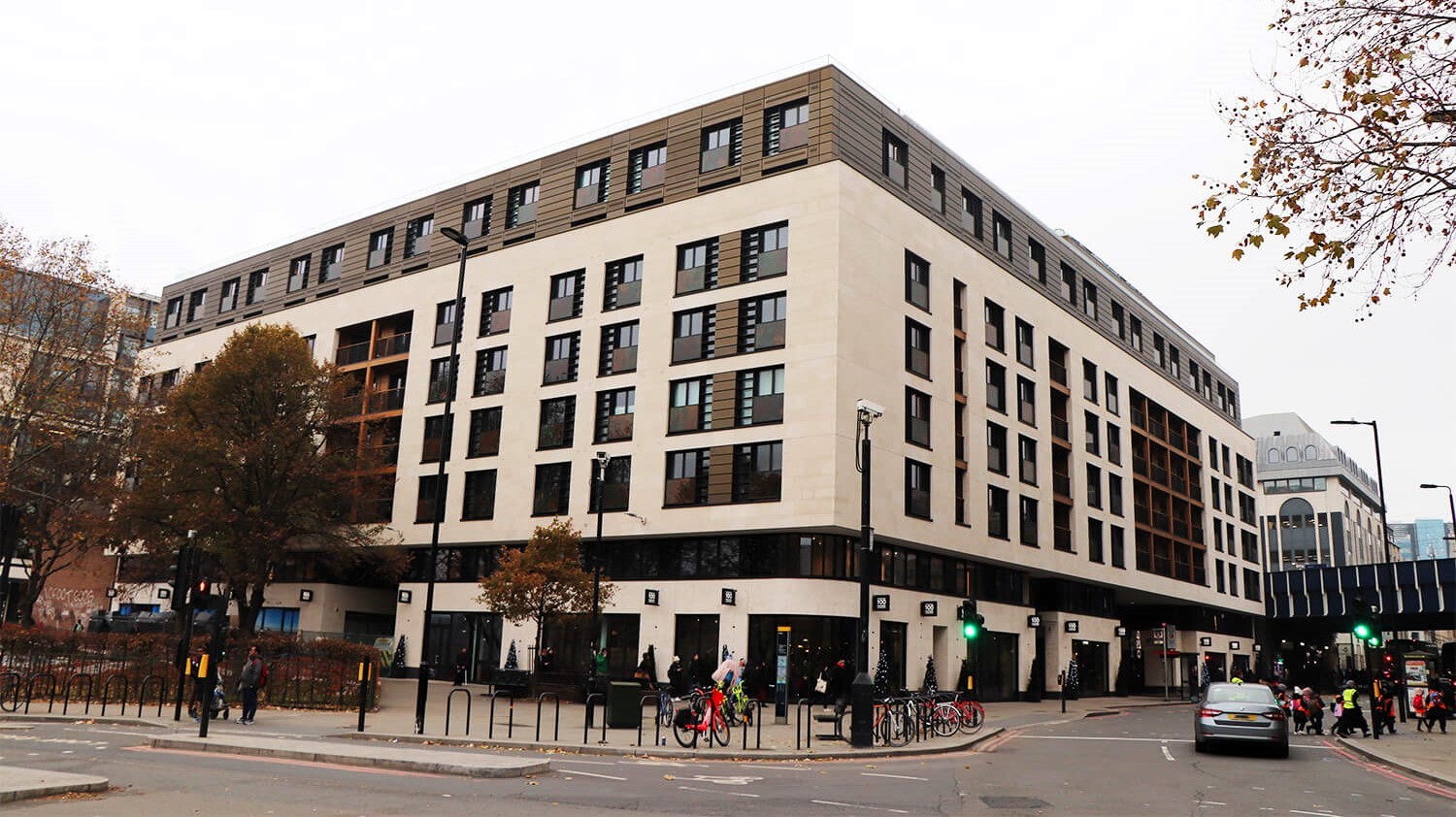 100 Minories