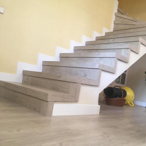 Escalera de madera instalada por Instalador de Carpintería (27)