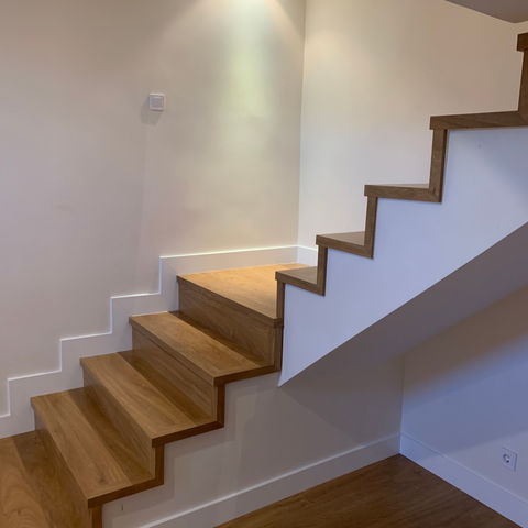 Escalera de madera instalada por Instalador de Carpintería (14)