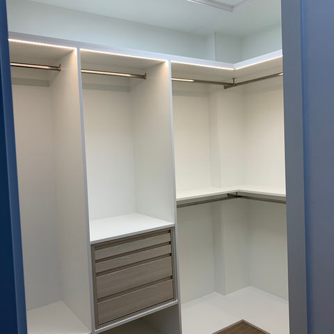 Vestidor a medida instalado por Instalador de Carpintería (7)