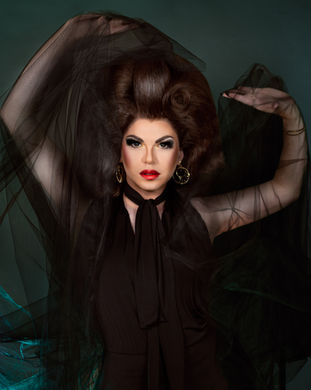 Drag Queen -  Mademoiselle Giselle - The Lipstick Ball - Charity Kalender 2025 : "Back to our Roots" 
©Kevin Tuider/Uschi Pix - Wien 