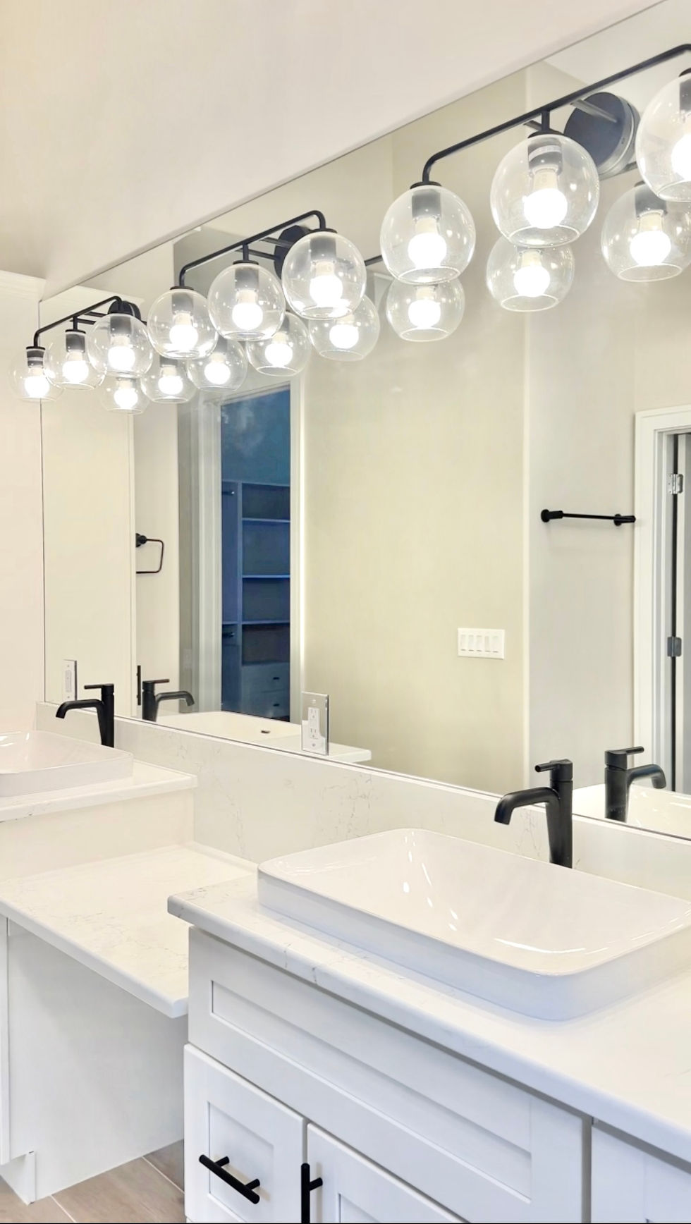 Seaside Haven's kitchen | Hannah Moser Interiors