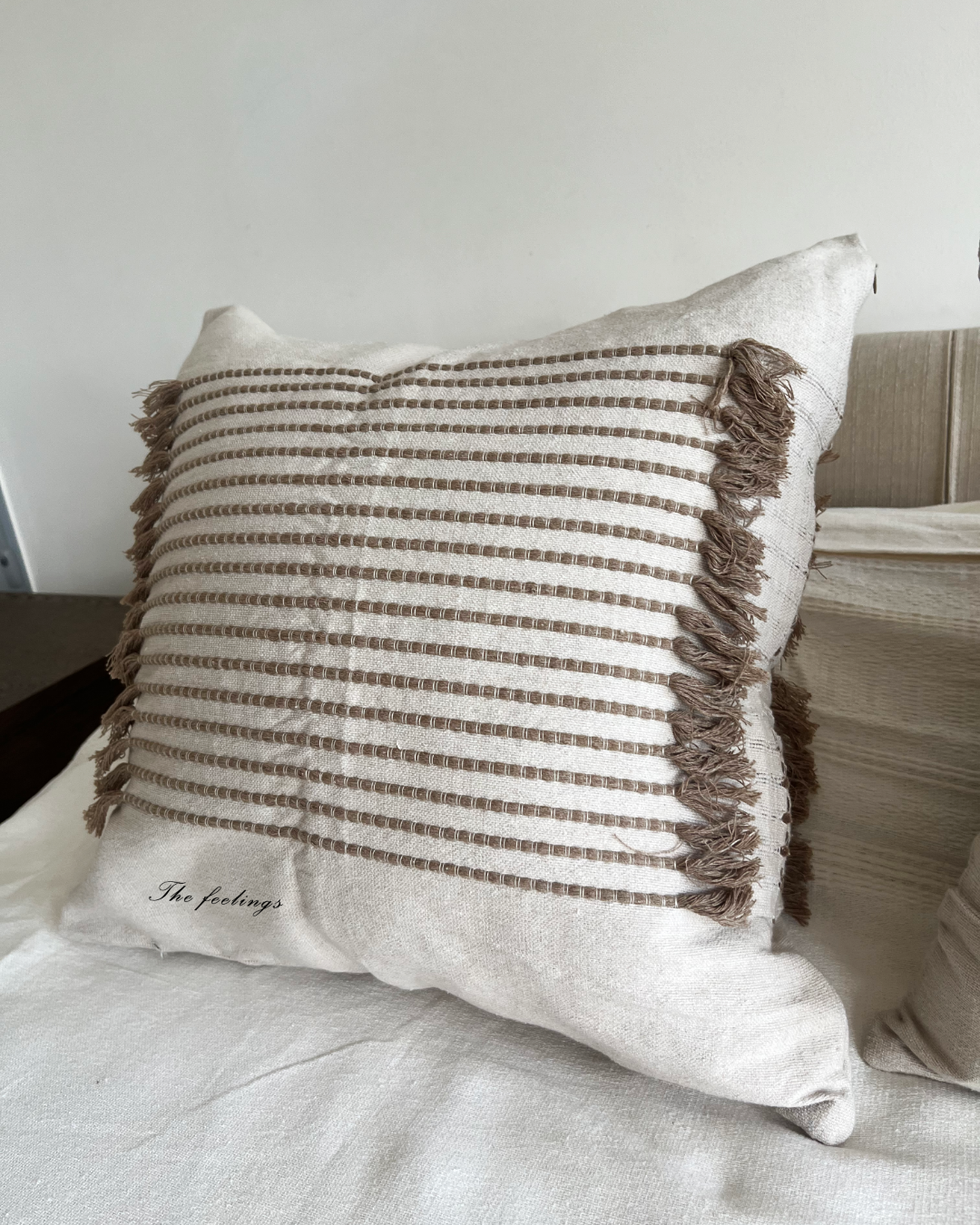 cojines decorativos colores neutros