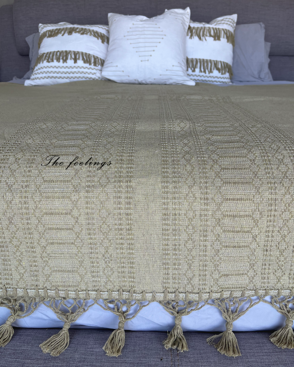 colcha de algodon color cafe hecha en telar de pedal